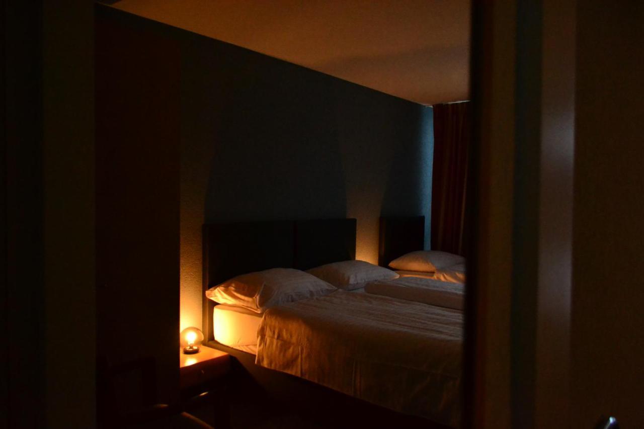 Hotel Les Rives Du Doubs Les Brenets Kültér fotó