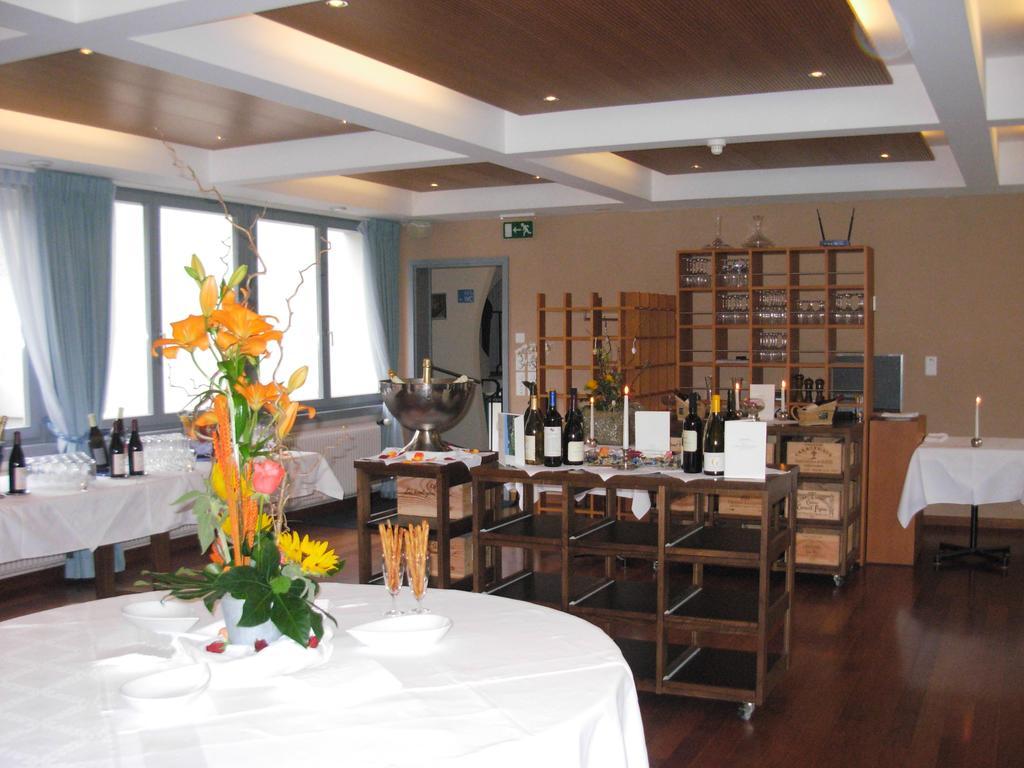 Hotel Les Rives Du Doubs Les Brenets Kültér fotó