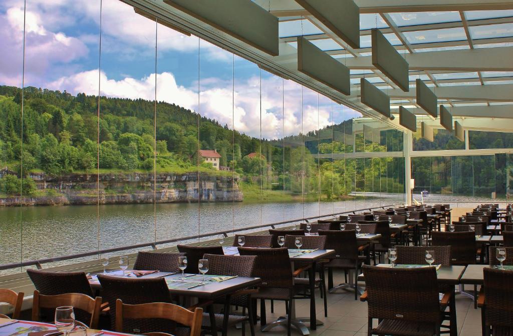Hotel Les Rives Du Doubs Les Brenets Kültér fotó